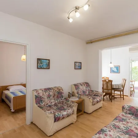 Varez - Two Bedroom With Balcony And Sea View Lägenhet