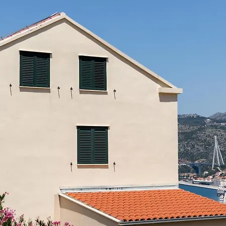Varez - Two Bedroom With Balcony And Sea View